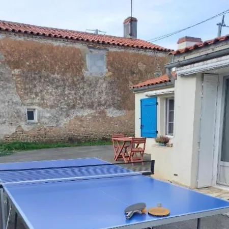 Entre Terre Et N1 Apartment